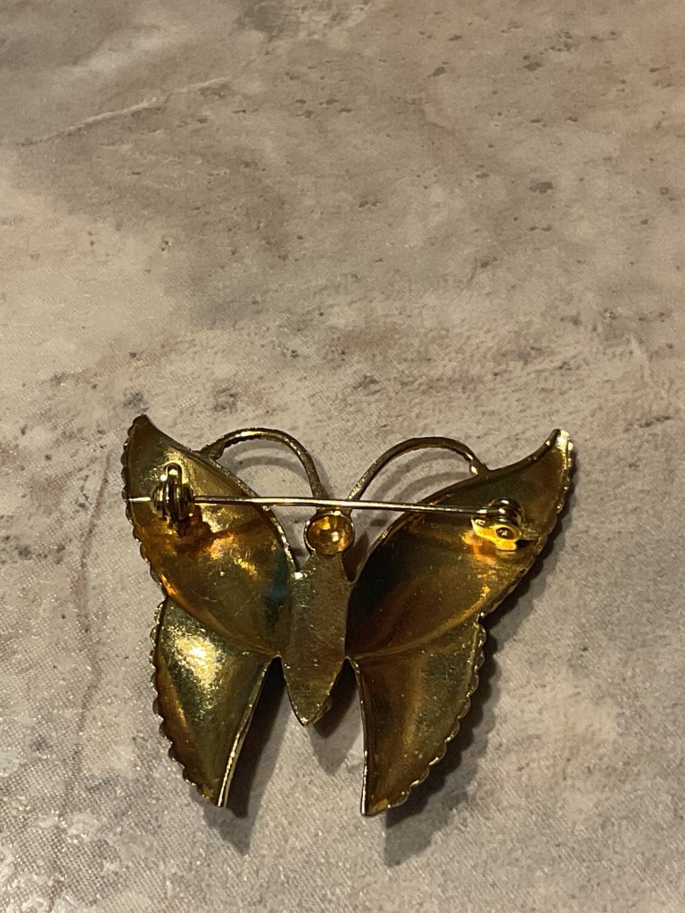 Vintage Butterfly Brooch Victorian style goldtone amber glass stone 1.5” across - Picture 4 of 4